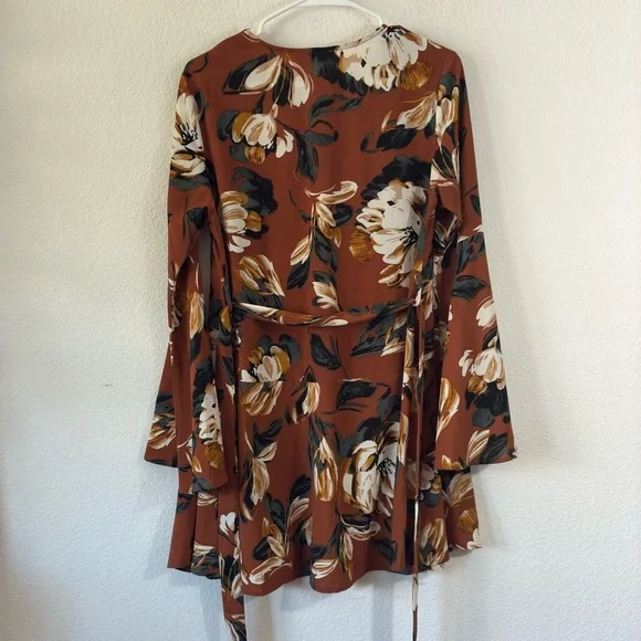 LOVE RICHE FLORAL BELL SLEEVE BELTED KIMONO, SMALL - Picture 2 of 6